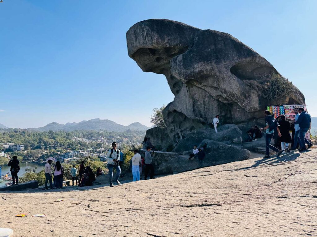 Overview of Toad Rock